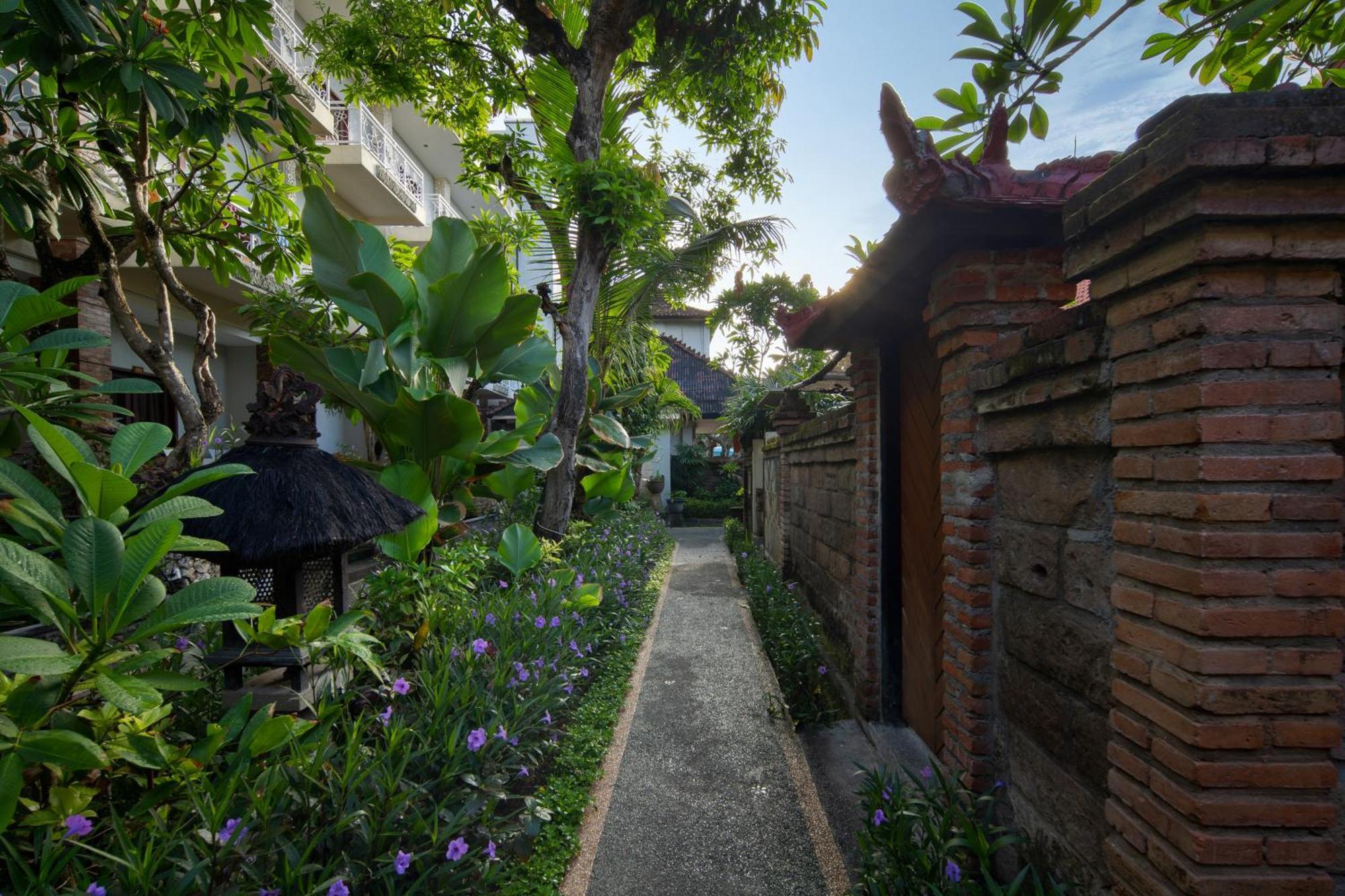 Legian Village Beach Resort - Chse Certified Exterior foto